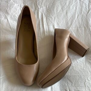 Naturalizer Tan Classic Chunky Heels